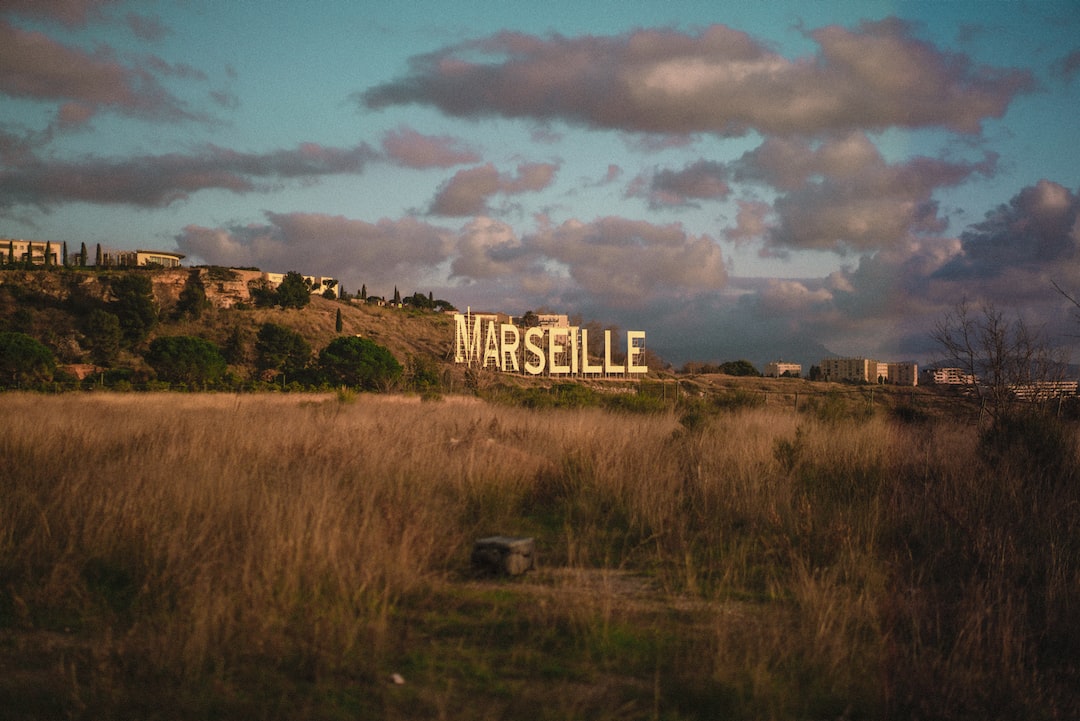 Utiliser un site internet pour renforcer l'impact des associations de Marseille